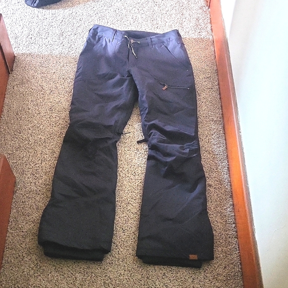 Roxy snowboarder pants. Size: LARGE Color: Black - Picture 1 of 7